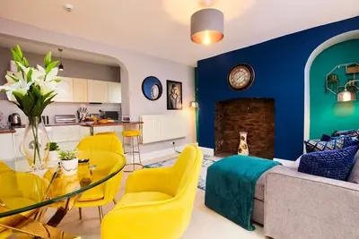 Stylish Modern Flat in Clifton w\/Paid Parking