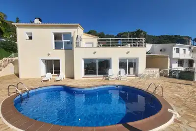 Image de Magnifique Villa  Avec Piscine Privee Vue Imprenable Sur La Mer Et Les Montagnes