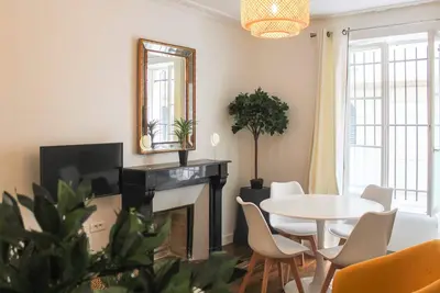 Image de Élégant appartement parisien au cœur du 9e