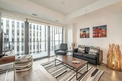 Image de Cozy 2br Apt with Gym and Cinema near Pier 21