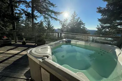 Image de Paradise in Forest setting w/ Ocean views, hot tub, close to town & Hiking