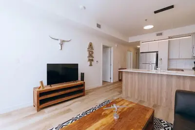 Image de Modern 2br Apt Steps from Osborne Village