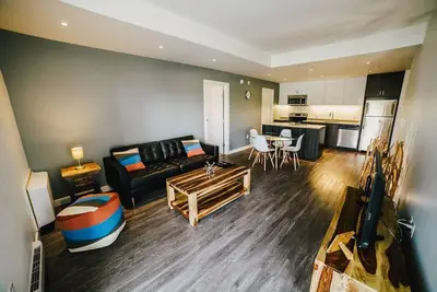 Image de 3br Retreat with Gym, near Assiniboine Park Trails