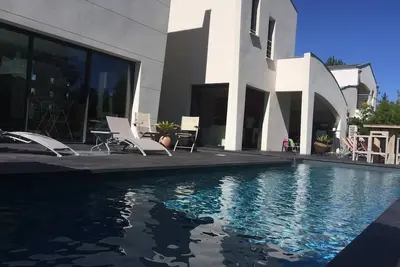 Image de Villa d'architecte en bord de Sorgues