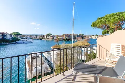 Image de Duplex rénové 2 chambres à Port Grimaud - Climatisation, Terrasse
