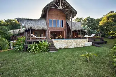 Image de Villas Del Mar Spacious estate in Politilly Bight with pools, hot tubs, Spa