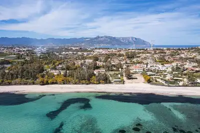 Image de Oasis by the Sea: House with Garden and Private Beach Access