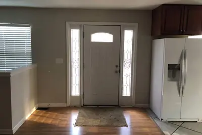 Image de Cozy City Retreat! Spacious 6-bedroom house in marvelous Charlotte with WiFi, Ac