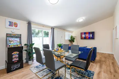 Image de Luxury 4br Mins to Disney w/ Insta Wall & Arcade!