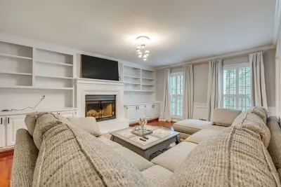 Image de Spacious Home w/ Deck in Marietta!