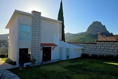 Image de Comfortable, amplia y moderna casa para 6 personas con vista a Pena de Bernal