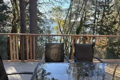 Image de Cozy, secluded 3 bedroom with working space loft. Where the sea and forest meet