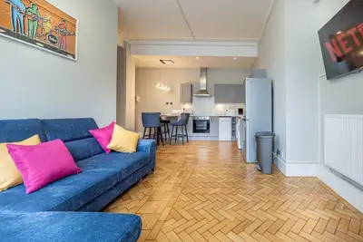 Image de Historic Bank | Walk to Lime St & Bold St | City Stay