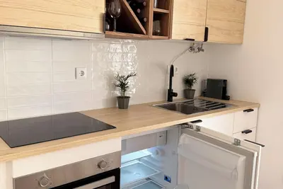 Image de Appartement confortable à 50 mètres de la plage. Entièrement rénové.