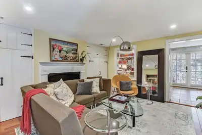 Image de Downtown Savannah Garden Oasis near Forsyth Park