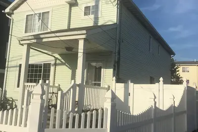 Image de 3-bedroom & 2-bath house near Beach with 2 car parking