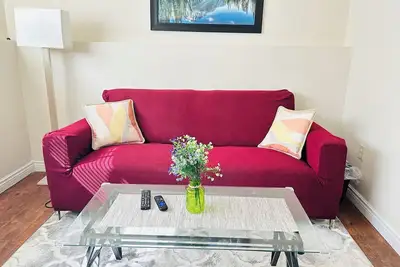 Image de Basement Unit in a house with 2 bedrooms, full bathroom and living area