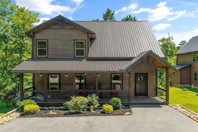 Image de Smoky Cove Retreat-Close to all the action!