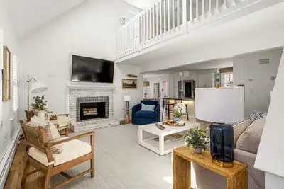 Image de Family Beach house w/ hot tub, fire-pit, workspace