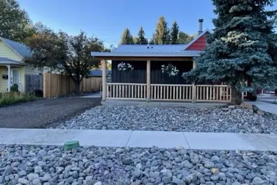 Spacious Convenient Downtown Cody Location