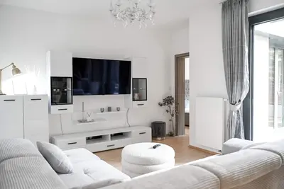 Image de Lovely family suite: luxurious modern apartment with private garden & parking.