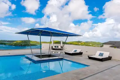 Image de Luxe Condo, Ocean Views and pool