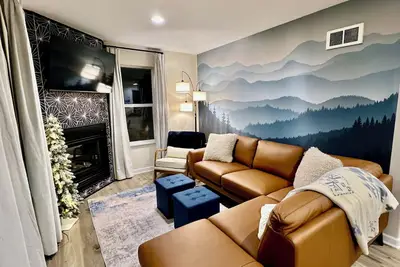 Image de Ski-In/Ski-Out Schweitzer Condo, Bar Next Door, Fireplace & Pass Discounts
