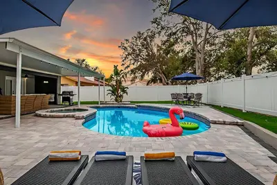 Image de New! Coastal Retreat! Heated Pool! 4 Mins to the Beach!