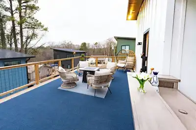 Image de New Build: Blue Rooftop& Patio min's from Downtown, Duke, Nccu, Hospital,