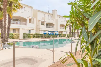 Image de Le Tropezien Village *pool and patio*