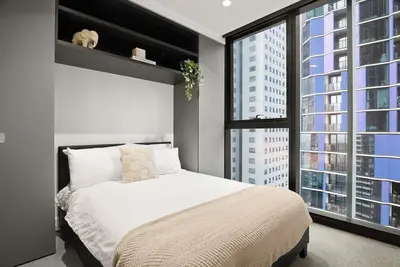 Image de Luxe 2b2b Apartment in Melb Cbd w/ Pool and Gym