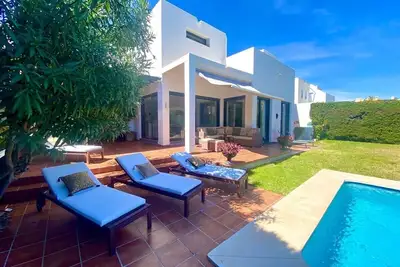 Image de 6 Bed Beauty Villa Walk to Beach And Puerto Banus!