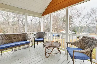 Image de Community Perks + Views: Cozy Lake Norman Cottage
