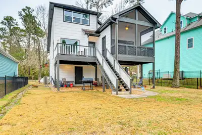 Image de < 1 Mi to Boat Ramp: Waterfront Lake Conroe Home!