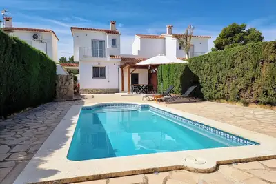 Image de Villa Murielle. Acogedora casa con piscina privada para 6 personas.