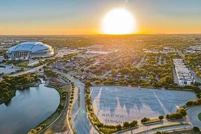 Image de 0. 5 Mi to At&T | Modern Elegance+Rooftop Putting