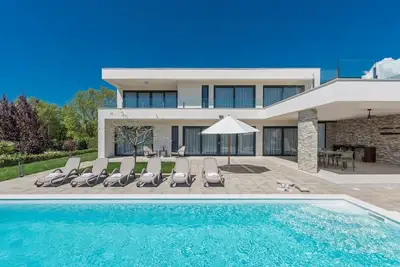 Image de Modern Private Villa with Whirlpool, Sauna, Pool, and Sea View Near Novigrad