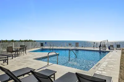 Image de Enjoy a serene stay at Peaceful Palms 3 in Islamorada with ocean views.