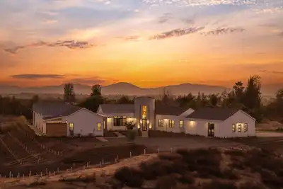 Image de Vintner's Village | California-Chic Wine Estate