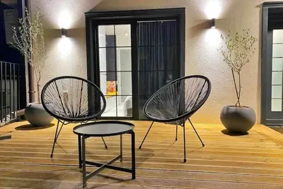 Image de Patio & Lake View ⭐️ Old Town Stylish & Central
