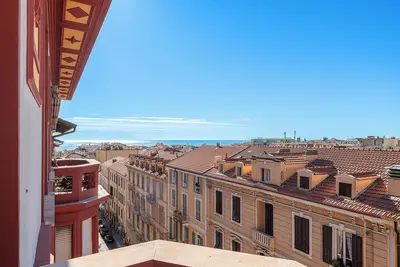 Image de Un tuffo a Sanremo nell'Art Deco!