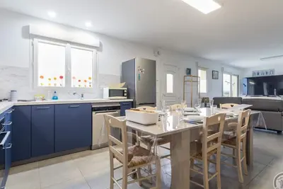 Image de Maison lumineuse proche littoral avec parking inclus