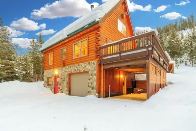 Image de Peaceful 3-bedroom cabin 20 minutes to Winter Park Resort - hot tub, Ev charger