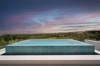 Image de Pearl Penthouse I 5br, Rooftop Jacuzzi, Escalator