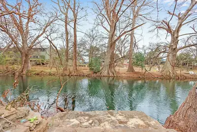 Image de Owl Lodge I Creek access in Wimberley!