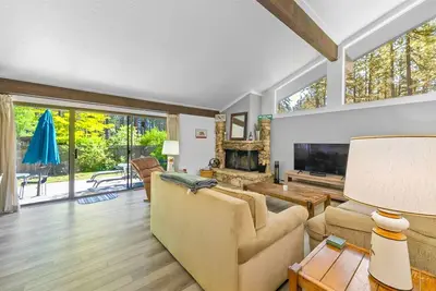 Image de **Home is currently for sale 7/3/2025 The Eagle`s Nest - 28 Graeagle Meadows