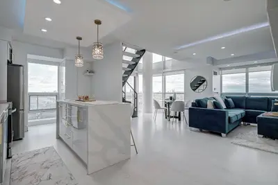 Image de Modern Loft - Lower Penthouse Corner Suite! With shared outdoor pool!