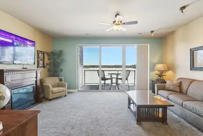 Image de The Honey Badger Suite at Delton Grand - No Stairs