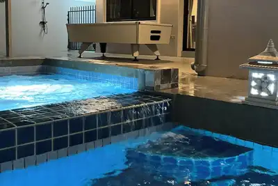 Image de 7 Minutes From Centre | Orchid Villa With Jacuzzi & Pool Table
