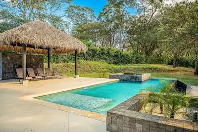 Image de Spacious tropical home with private pool & hot tub, Ac, and modern amenities